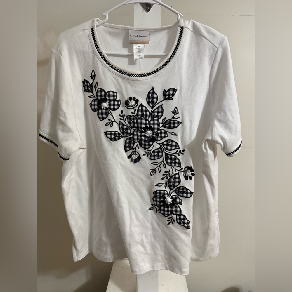 New Alfred Dunner Checkmate Floral Graphic Top